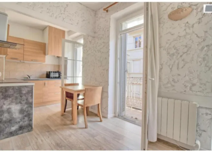 Studio équipé-climatisé avec balcon au Mourillon à 20m de la plage