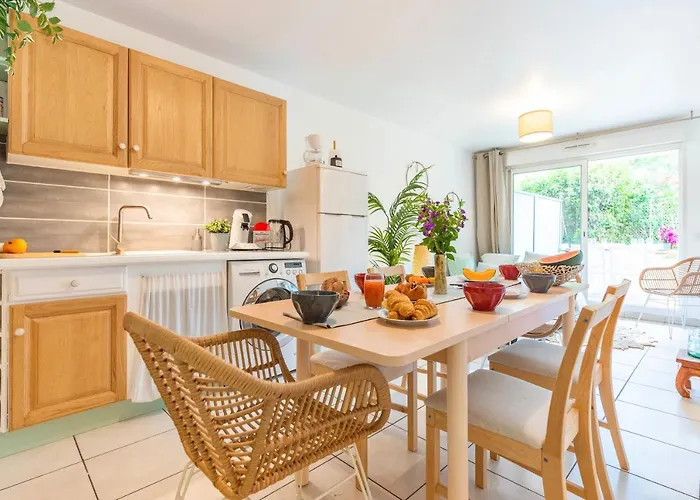 Le Regimbaud - OFFRE SPÉCIALE du 1er au 4 MAI - Ideal Famille - Amis - PRO - Terrasse - Calme - Lumineux - WIFI - Jardin - Plage à 2km - Proche Centre Ville, Gare, Commerces - Parking Privé&GRATUIT